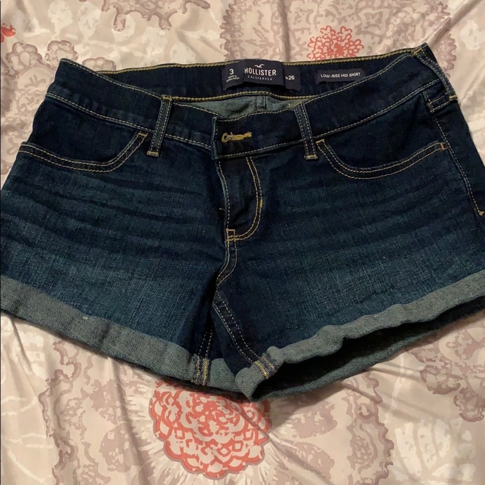 Hollister Co size 3 low rise midi jean shorts